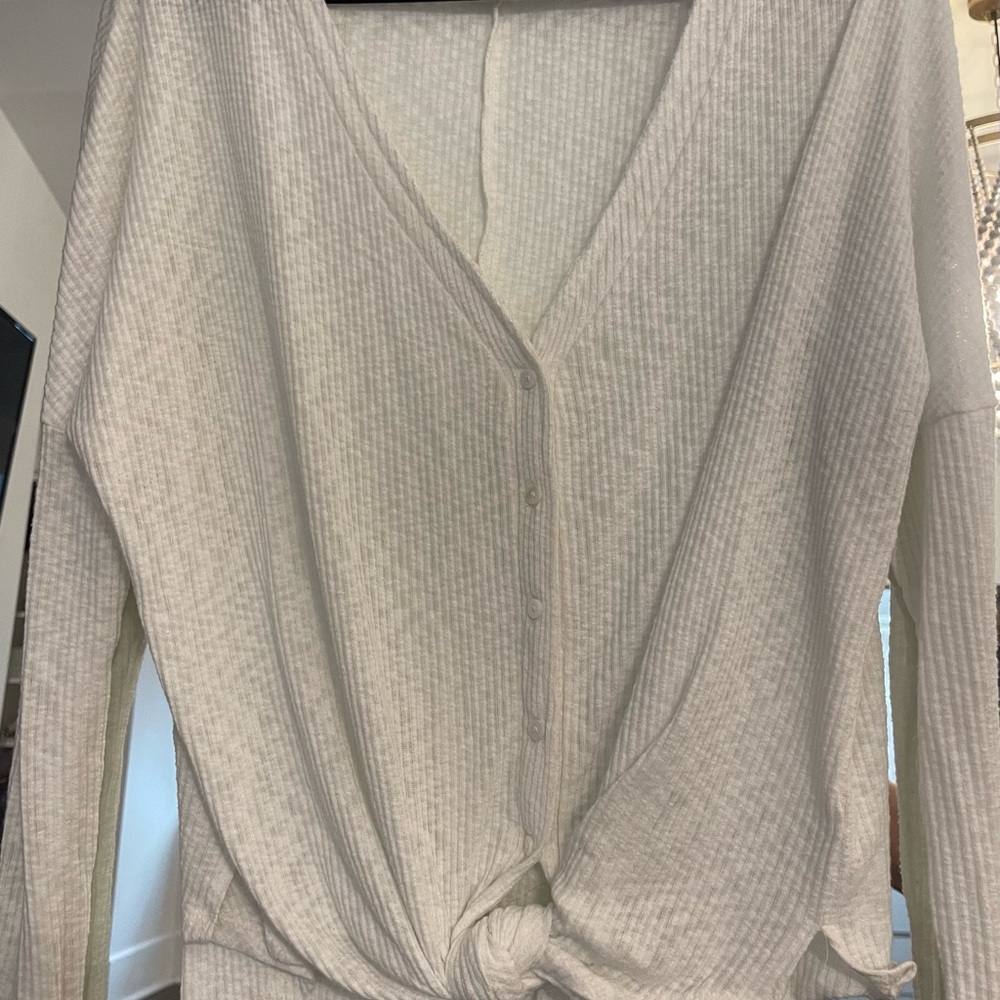 White Ribbed V-Neck Buttoned Top - image 1